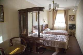 Отель SUNRISE Park Запорожье Улучшенный двухместный номер с 2 отдельными кроватями-3