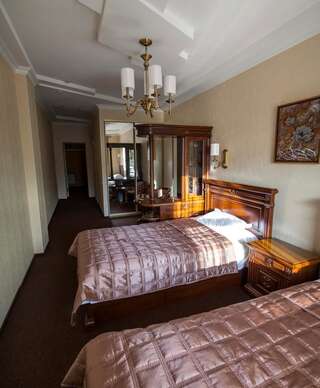 Отель SUNRISE Park Запорожье Улучшенный двухместный номер с 2 отдельными кроватями-4