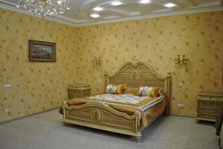 Отель SUNRISE Park Запорожье Люкс с кроватью размера «king-size»-3
