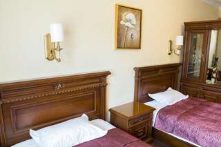 Отель SUNRISE Park Запорожье Улучшенный двухместный номер с 2 отдельными кроватями-1